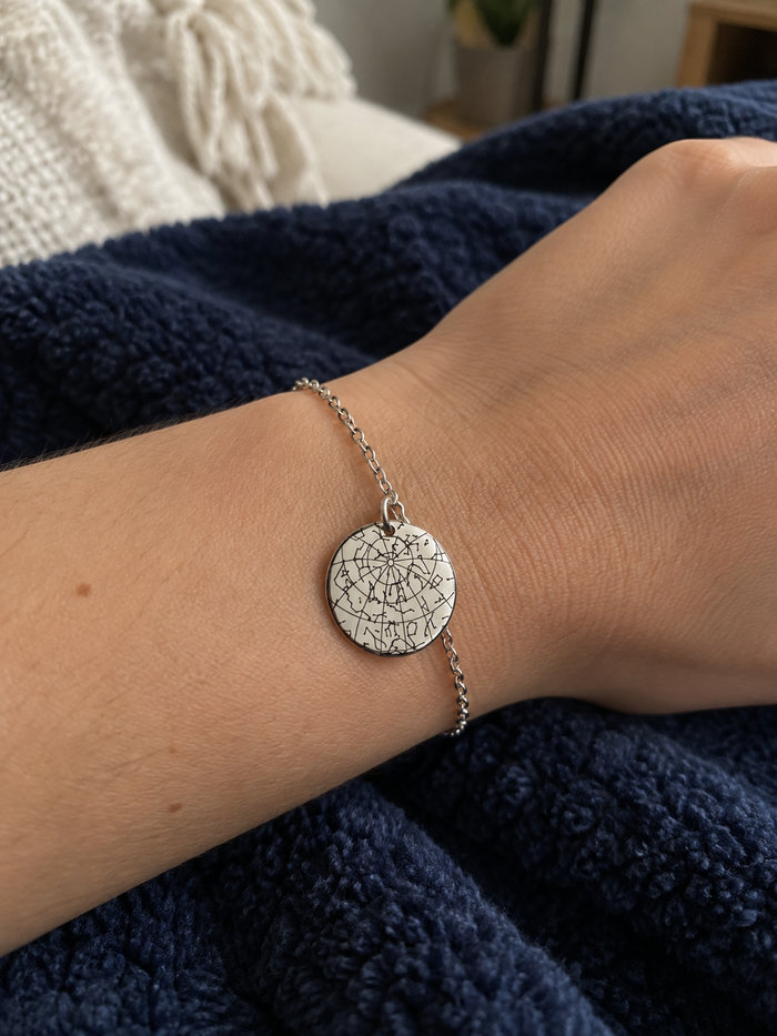 [TESTE] AI-generated layout mockup of Star Map Bracelet — Steel. Not a real customer photo.