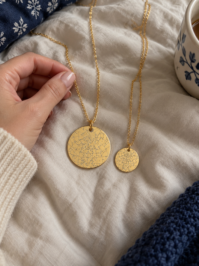 [TESTE] AI-generated layout mockup of The Mother & Daughter Star Map Set. Not a real customer photo.
